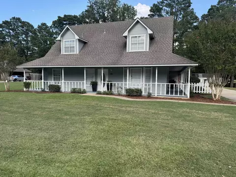 20 Timber Ridge Dr, Atlanta, TX 75551