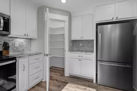 Kitchen - 408 E Grand Ave, Longview, TX 75604 photo 3 of 4