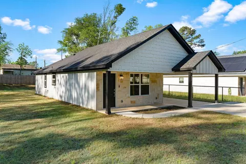 Exterior - 408 E Grand Ave, Longview, TX 75604 photo 2 of 5