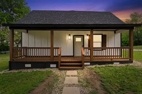 106 Maulding St, Marshall, TX 75670