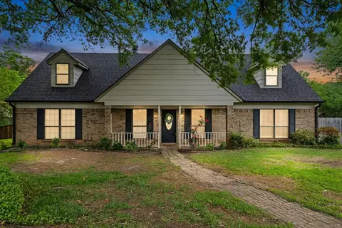 6 Spring Valley Cir, Longview, TX 75605