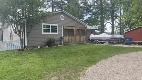 208 S Shore Dr, Lone Star, TX 75668