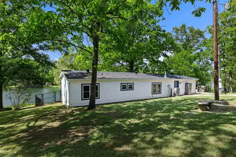 11 Florey Lk, Kilgore, TX 75662