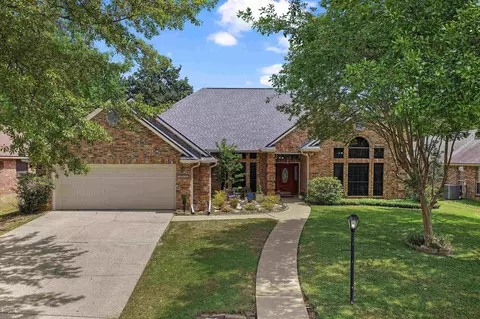 502 Lakewood Dr, Longview, TX 75604