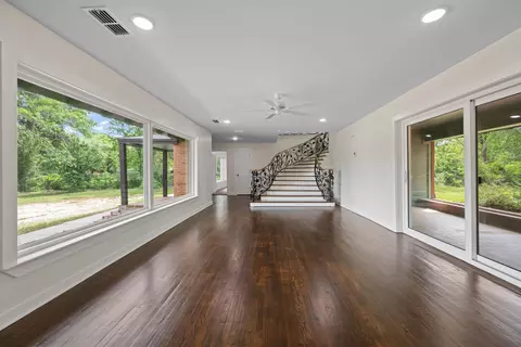 Living - 508 E Melton St, Longview, TX 75602 photo 1 of 6