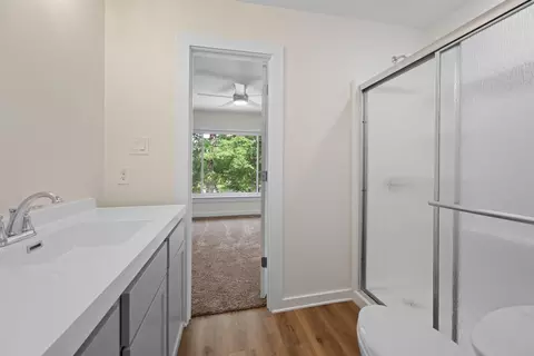 Bath - 508 E Melton St, Longview, TX 75602 photo 4 of 5