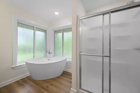 Bath - 508 E Melton St, Longview, TX 75602 photo 2 of 5