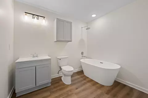 Bath - 508 E Melton St, Longview, TX 75602 photo 5 of 5