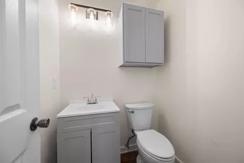 Bath - 508 E Melton St, Longview, TX 75602 photo 1 of 5