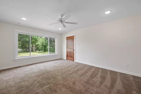 Living - 508 E Melton St, Longview, TX 75602 photo 5 of 6