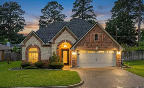 705 Cove Pl, Longview, TX 75604