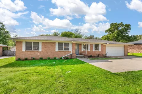 Exterior - 2205 Pine Tree Rd, Longview, TX 75604 photo 3 of 7