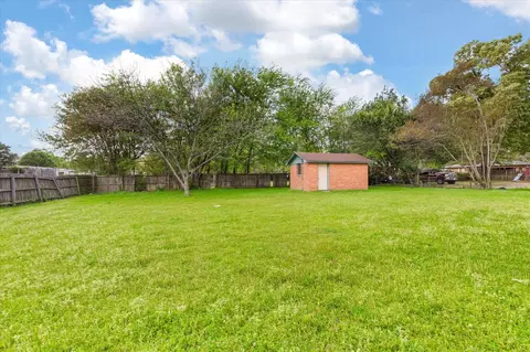 Exterior - 2205 Pine Tree Rd, Longview, TX 75604 photo 5 of 7