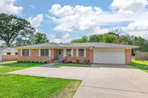 Exterior - 2205 Pine Tree Rd, Longview, TX 75604 photo 2 of 7