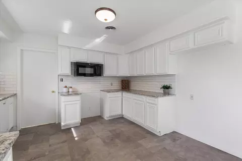Kitchen - 2205 Pine Tree Rd, Longview, TX 75604 photo 3 of 5