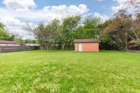 Exterior - 2205 Pine Tree Rd, Longview, TX 75604 photo 6 of 7