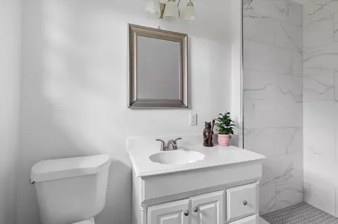 Bath - 2205 Pine Tree Rd, Longview, TX 75604 photo 1 of 4
