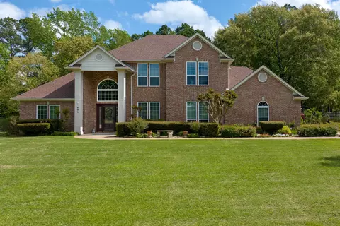 495 Honeysuckle Ln, Longview, TX 75605
