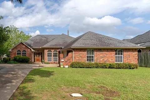 Exterior - 3221 Lopez Ct, Longview, TX 75605 photo 7 of 13