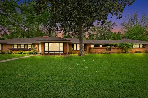 820 Crimwood Ln, Kilgore, TX 75662
