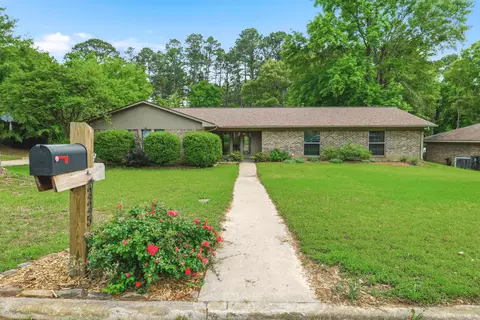 225 S Mosley Cir, Longview, TX 75605