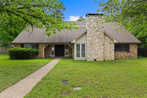 1810 Azalea St, Gilmer, TX 75644