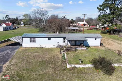 300 W Henderson St, Mount Enterprise, TX 75681