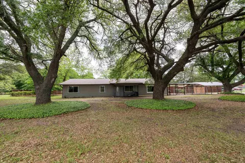 101 Bobolink Ln, Longview, TX 75603