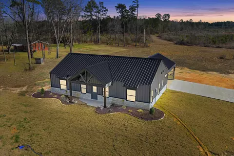 607 County Road 310, De Berry, TX 75639
