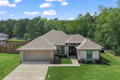 801 Palms Ln, Longview, TX 75601