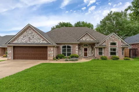 3804 Falls Creek Dr, Longview, TX 75605
