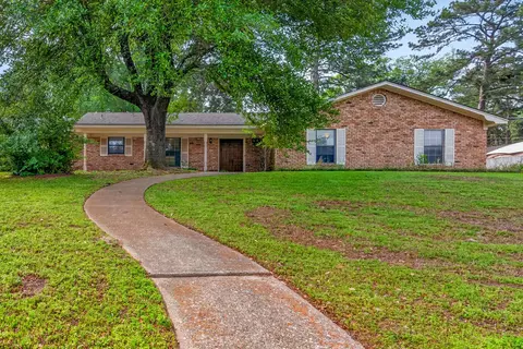 2102 Hughey Dr, Longview, TX 75601