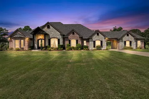 155 Wendy Acres Ave, Longview, TX 75602