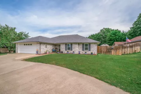 100 Kellifield Dr, Henderson, TX 75654