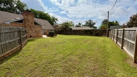 Exterior - 2013 E Warwick Cir, Longview, TX 75601 photo 5 of 5