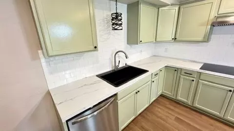 Kitchen - 2013 E Warwick Cir, Longview, TX 75601 photo 2 of 5