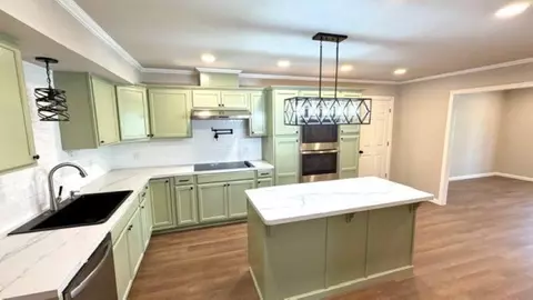 Kitchen - 2013 E Warwick Cir, Longview, TX 75601 photo 1 of 5