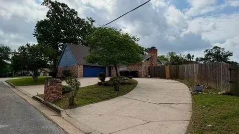 Exterior - 2013 E Warwick Cir, Longview, TX 75601 photo 3 of 5