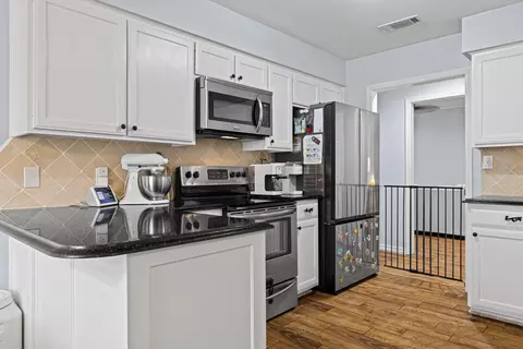 Kitchen - 211 Millstone, Longview, TX 75604 photo 2 of 3
