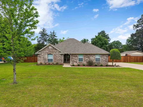 106 E Tulip St, White Oak, TX 75693