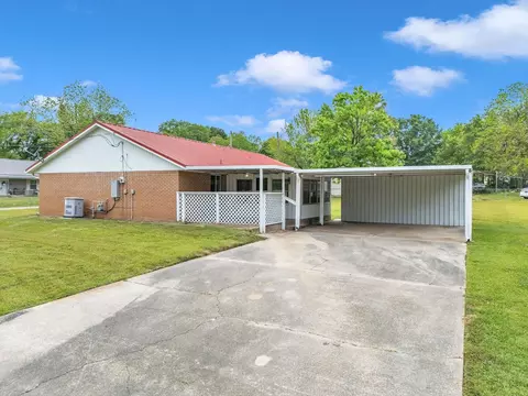 600 N Lake St, Waskom, TX 75692