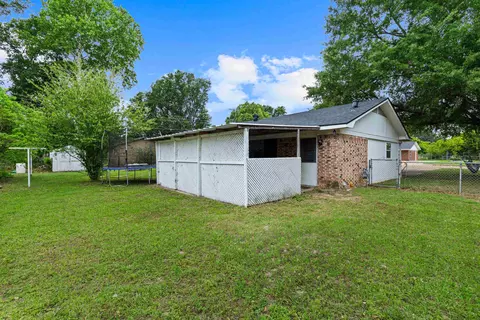 Exterior - 400 Conroe St, Longview, TX 75604 photo 2 of 5