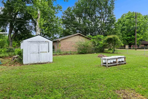 Exterior - 400 Conroe St, Longview, TX 75604 photo 4 of 5