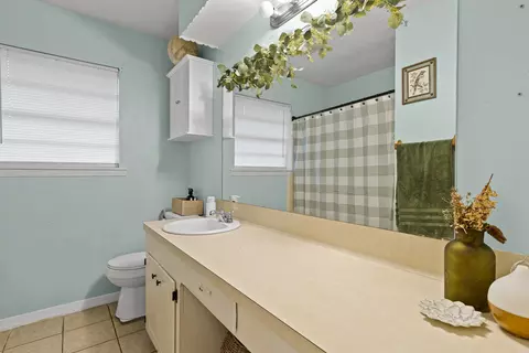 Bath - 400 Conroe St, Longview, TX 75604 photo 2 of 3