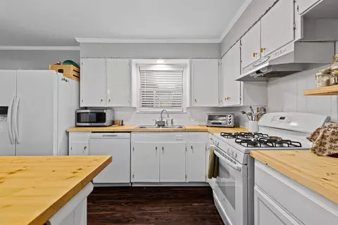 Kitchen - 400 Conroe St, Longview, TX 75604 photo 2 of 4