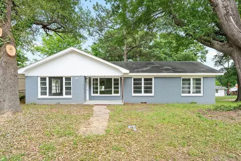 502 N Tyler St, Big Sandy, TX 75755