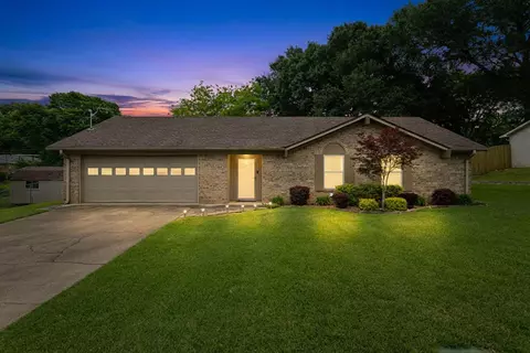 1304 Alice Dr, Longview, TX 75605