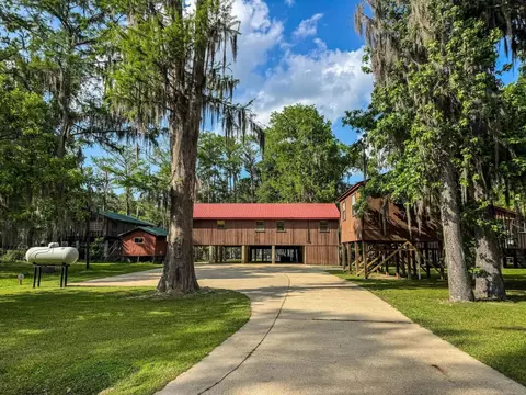 4467 Cypress Village Rd, Karnack, TX 75661