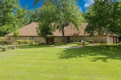 1626 Meadows Ln, Longview, TX 75603