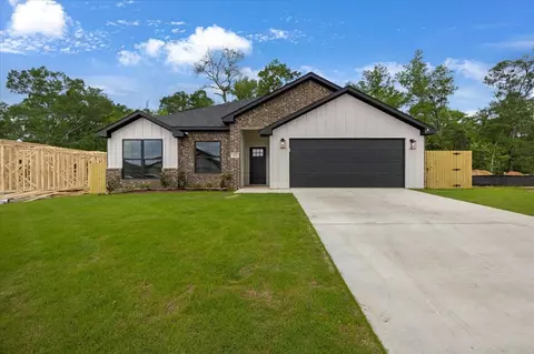 16226 Crossing Cir, Lindale, TX 75771